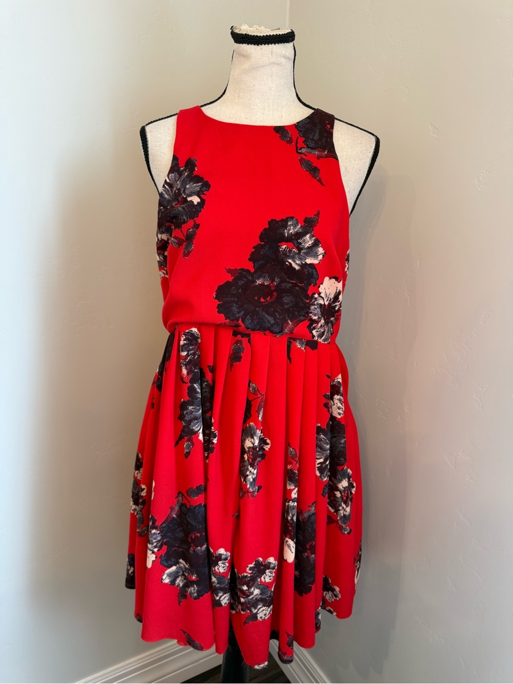 Free People Red Floral Fit Flare Dress Size 6 Sleeveless Pockets Midi